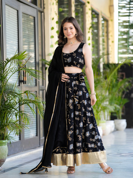 Women Flared Lehenga Choli Set with Dupatta