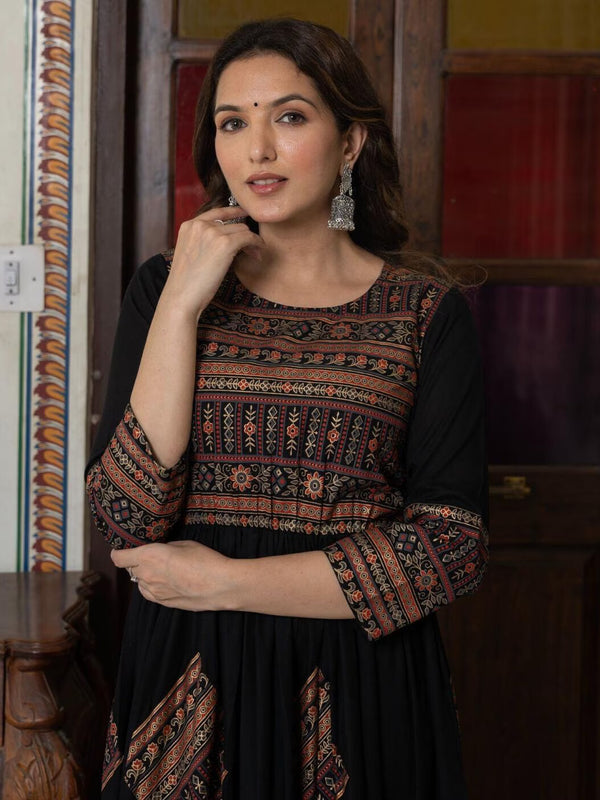 Women Floral Print Round-Neck Anarkali Kurta